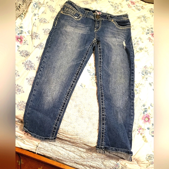 Distressed Stretch Jeans {BONGO}, 12/13 - Picture 2 of 6